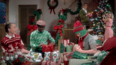 2017-11-29_-_Sia_-_Santas_Coming_for_Us_mp40084.jpg