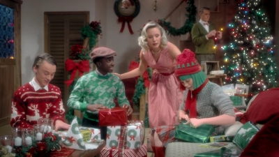 2017-11-29_-_Sia_-_Santas_Coming_for_Us_mp40100.jpg