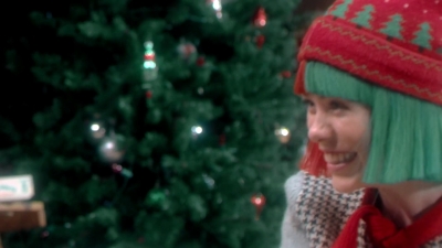2017-11-29_-_Sia_-_Santas_Coming_for_Us_mp40110.jpg