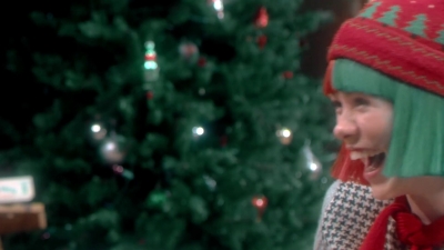 2017-11-29_-_Sia_-_Santas_Coming_for_Us_mp40112.jpg