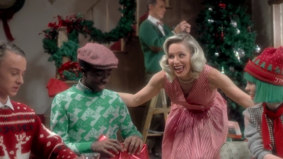 2017-11-29_-_Sia_-_Santas_Coming_for_Us_mp40117.jpg