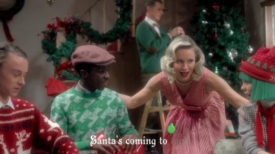 2017-11-29_-_Sia_-_Santas_Coming_for_Us_mp40120.jpg