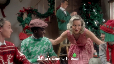 2017-11-29_-_Sia_-_Santas_Coming_for_Us_mp40121.jpg