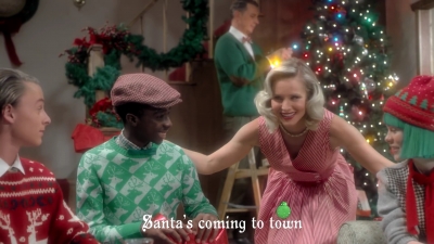 2017-11-29_-_Sia_-_Santas_Coming_for_Us_mp40122.jpg
