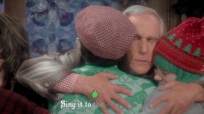 2017-11-29_-_Sia_-_Santas_Coming_for_Us_mp40158.jpg
