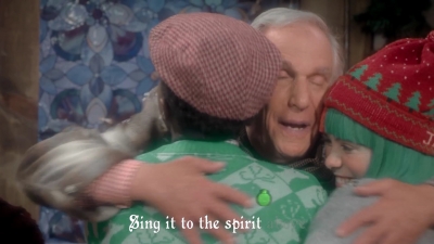 2017-11-29_-_Sia_-_Santas_Coming_for_Us_mp40160.jpg