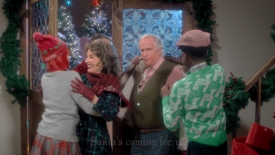 2017-11-29_-_Sia_-_Santas_Coming_for_Us_mp40177.jpg