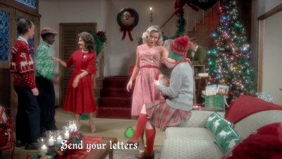 2017-11-29_-_Sia_-_Santas_Coming_for_Us_mp40241.jpg