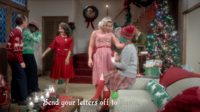 2017-11-29_-_Sia_-_Santas_Coming_for_Us_mp40242.jpg