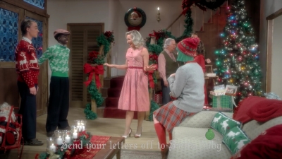 2017-11-29_-_Sia_-_Santas_Coming_for_Us_mp40277.jpg