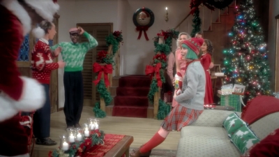 2017-11-29_-_Sia_-_Santas_Coming_for_Us_mp40294.jpg