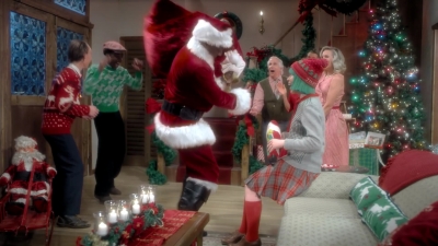 2017-11-29_-_Sia_-_Santas_Coming_for_Us_mp40298.jpg