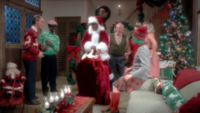 2017-11-29_-_Sia_-_Santas_Coming_for_Us_mp40304.jpg