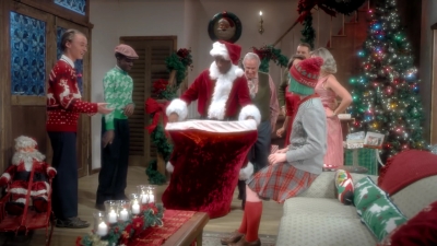 2017-11-29_-_Sia_-_Santas_Coming_for_Us_mp40306.jpg