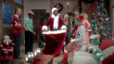 2017-11-29_-_Sia_-_Santas_Coming_for_Us_mp40307.jpg