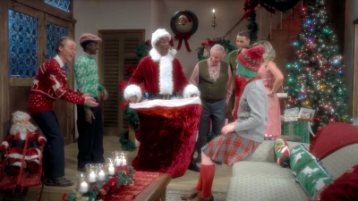 2017-11-29_-_Sia_-_Santas_Coming_for_Us_mp40308.jpg