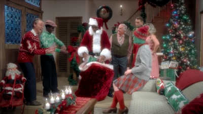 2017-11-29_-_Sia_-_Santas_Coming_for_Us_mp40309.jpg