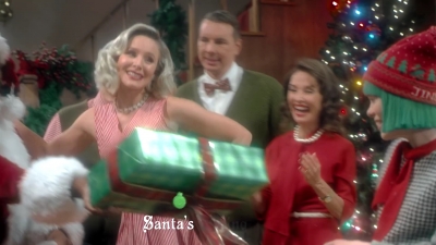 2017-11-29_-_Sia_-_Santas_Coming_for_Us_mp40312.jpg