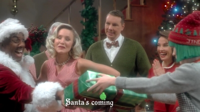 2017-11-29_-_Sia_-_Santas_Coming_for_Us_mp40313.jpg