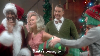 2017-11-29_-_Sia_-_Santas_Coming_for_Us_mp40314.jpg