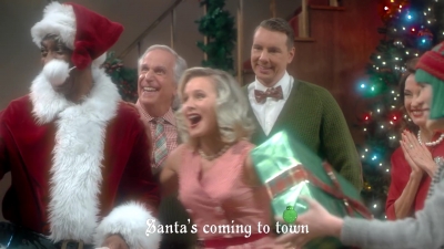 2017-11-29_-_Sia_-_Santas_Coming_for_Us_mp40315.jpg