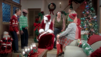 2017-11-29_-_Sia_-_Santas_Coming_for_Us_mp40318.jpg