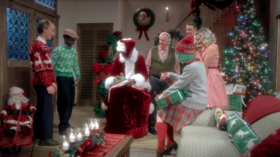 2017-11-29_-_Sia_-_Santas_Coming_for_Us_mp40320.jpg