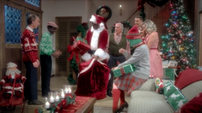 2017-11-29_-_Sia_-_Santas_Coming_for_Us_mp40321.jpg