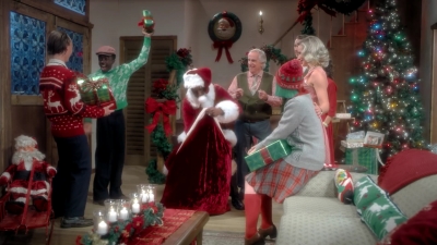 2017-11-29_-_Sia_-_Santas_Coming_for_Us_mp40337.jpg