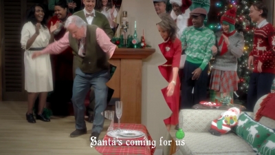 2017-11-29_-_Sia_-_Santas_Coming_for_Us_mp40431.jpg