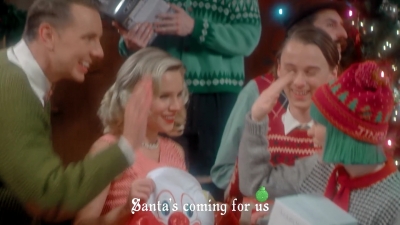 2017-11-29_-_Sia_-_Santas_Coming_for_Us_mp40441.jpg