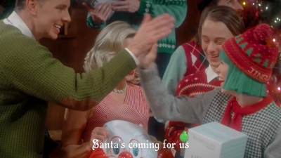 2017-11-29_-_Sia_-_Santas_Coming_for_Us_mp40442.jpg
