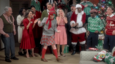 2017-11-29_-_Sia_-_Santas_Coming_for_Us_mp40467.jpg
