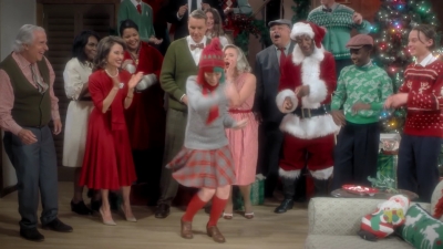 2017-11-29_-_Sia_-_Santas_Coming_for_Us_mp40468.jpg