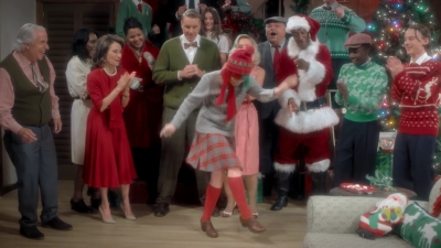 2017-11-29_-_Sia_-_Santas_Coming_for_Us_mp40469.jpg