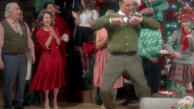 2017-11-29_-_Sia_-_Santas_Coming_for_Us_mp40477.jpg