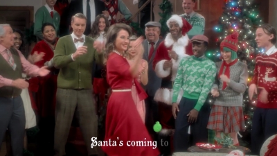 2017-11-29_-_Sia_-_Santas_Coming_for_Us_mp40480.jpg