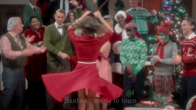 2017-11-29_-_Sia_-_Santas_Coming_for_Us_mp40483.jpg