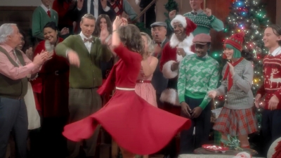 2017-11-29_-_Sia_-_Santas_Coming_for_Us_mp40484.jpg