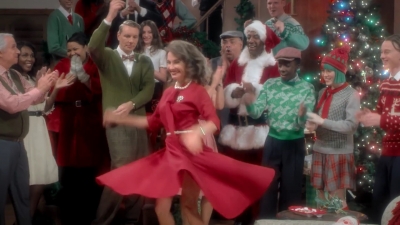 2017-11-29_-_Sia_-_Santas_Coming_for_Us_mp40485.jpg
