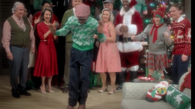 2017-11-29_-_Sia_-_Santas_Coming_for_Us_mp40491.jpg