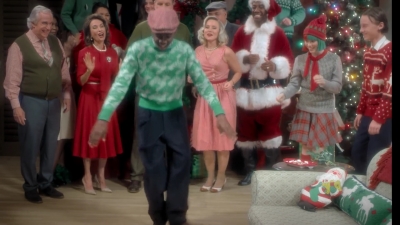 2017-11-29_-_Sia_-_Santas_Coming_for_Us_mp40494.jpg