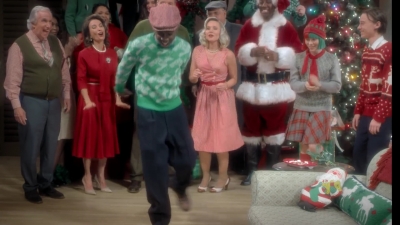 2017-11-29_-_Sia_-_Santas_Coming_for_Us_mp40495.jpg