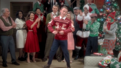 2017-11-29_-_Sia_-_Santas_Coming_for_Us_mp40498.jpg