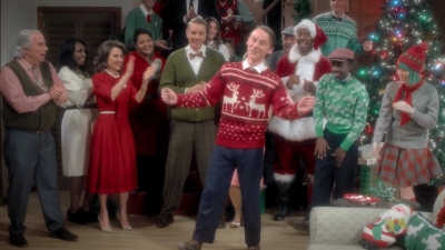 2017-11-29_-_Sia_-_Santas_Coming_for_Us_mp40499.jpg