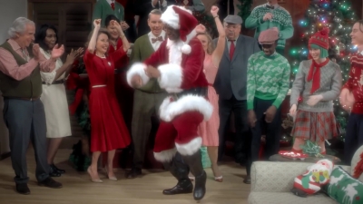 2017-11-29_-_Sia_-_Santas_Coming_for_Us_mp40516.jpg