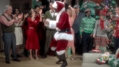 2017-11-29_-_Sia_-_Santas_Coming_for_Us_mp40517.jpg
