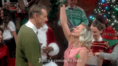 2017-11-29_-_Sia_-_Santas_Coming_for_Us_mp40537.jpg