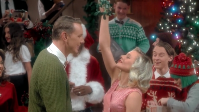 2017-11-29_-_Sia_-_Santas_Coming_for_Us_mp40538.jpg