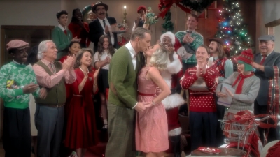 2017-11-29_-_Sia_-_Santas_Coming_for_Us_mp40541.jpg